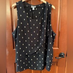 Ava & Viv Black and White Sleeveless Blouse